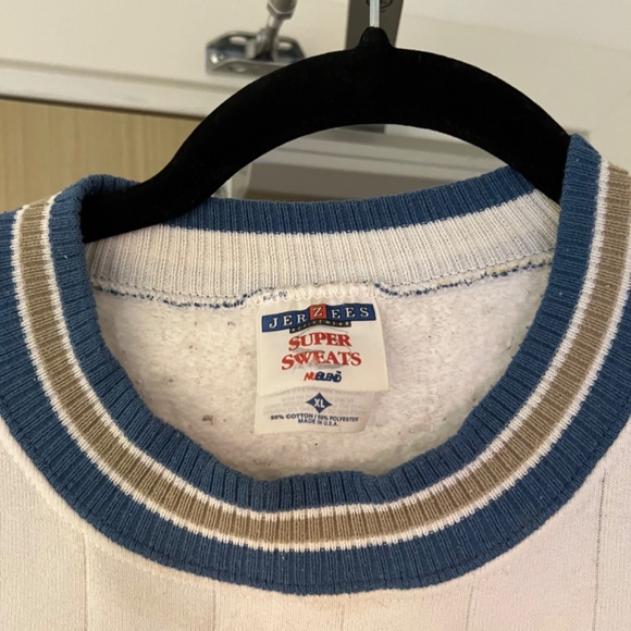 Vintage Sweatshirt - Picture 2 of 3